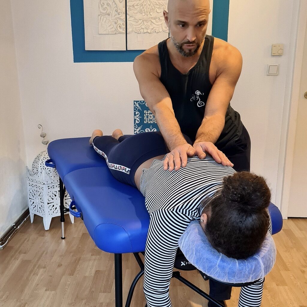 Manuelle Therapie zur bekämpfung von Rückenschmerzen / Nackenschmerzen / Schulterschmerzen in Düsseldorf